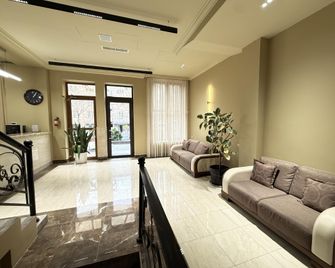 Yerevan Deluxe Hotel - Ereván - Recepción