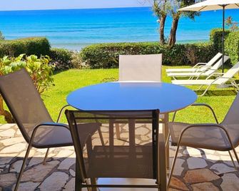 Corfu Glyfada Menigos Resort 49 - Pelekas - Innenhof