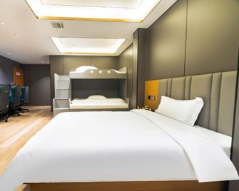 Pioneer Smart Hotel (Ji'an People's Square Wenshan Pedestrian Street) - Ji'an - Bedroom