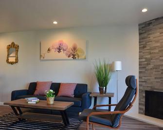 Cozy Home with city view 4beds and 3 baths - Alhambra
