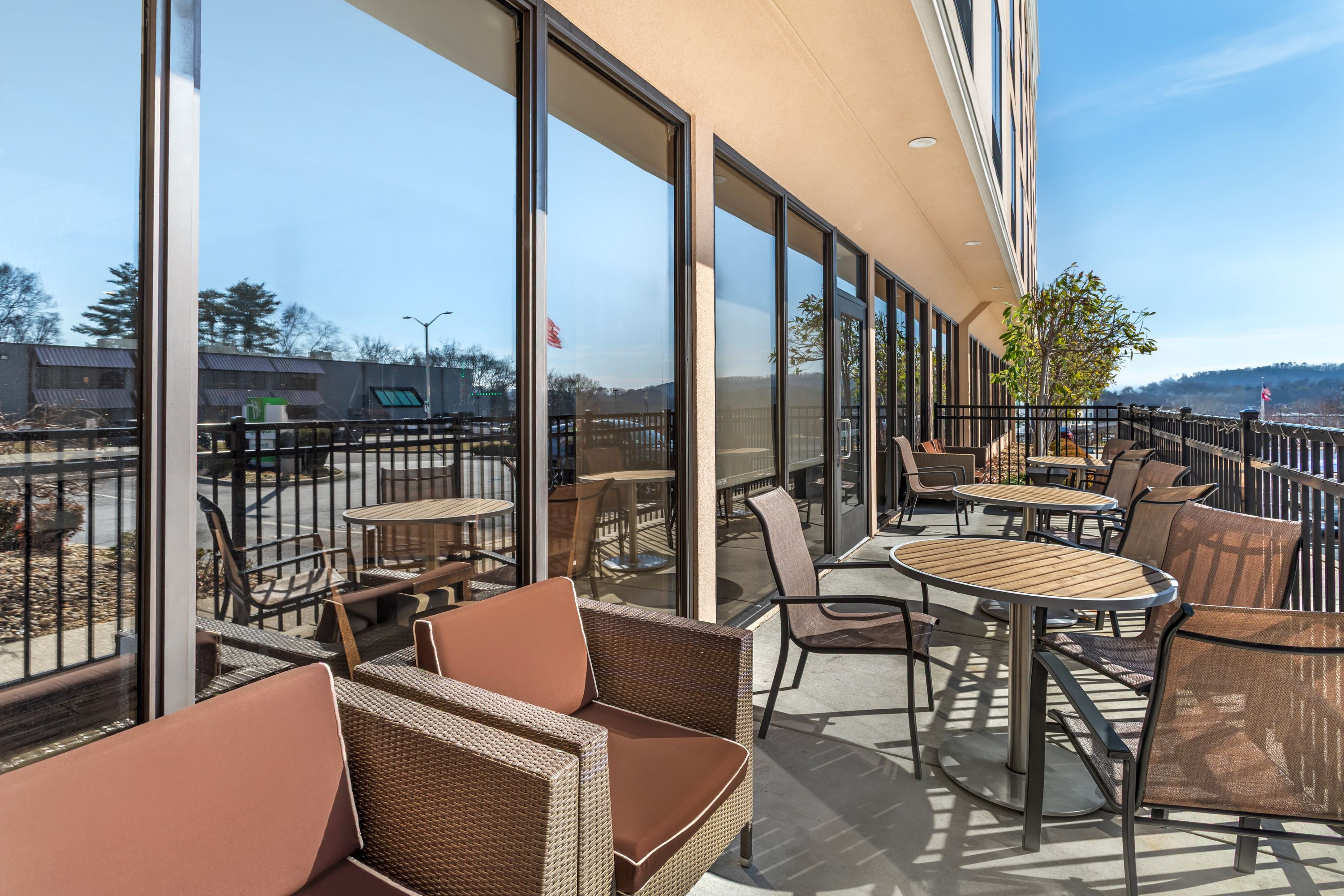Holiday Inn Knoxville N - Merchant Drive By IHG - נוקסוויל - מרפסת