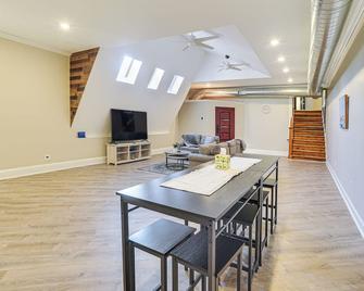 Walk to Dtwn and Waterfront Roomy Troy Apt - Troy - Dining room