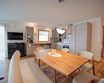 Apartment Villa Valeria - Selva di Val Gardena - Ruokailuhuone