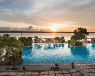 Peninsula Bay Resort - South Kuta - Pool