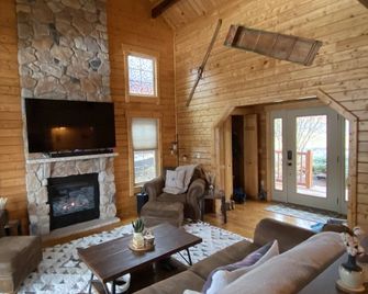 Eagle Rock Cabin-Ski-in/Ski-out - Hazleton - Wohnzimmer