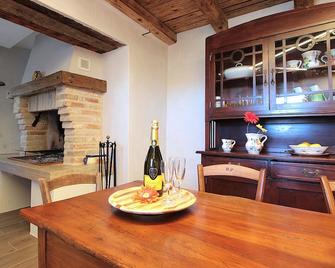 Baita Tersilia Near Lake And Mountain Veneto - Trichès - Comedor