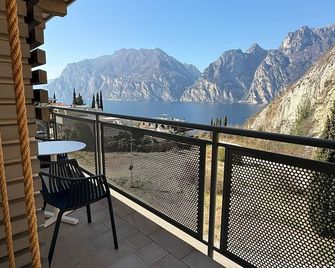 Villa Gloria SeeLe Garda Hotel - Nago–Torbole - Ban công