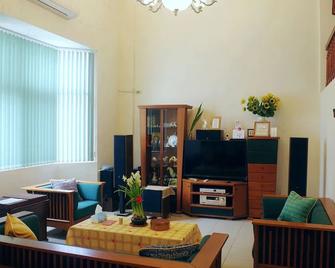 Homestyle Homestay - Jincheng Township - Living room