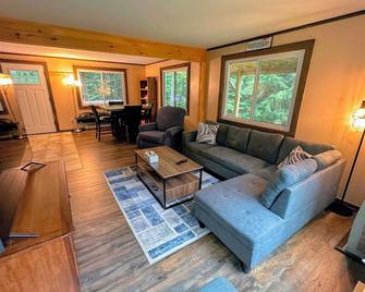 157SL peaceful forest retreat - 法蘭哥尼亞 - 客廳