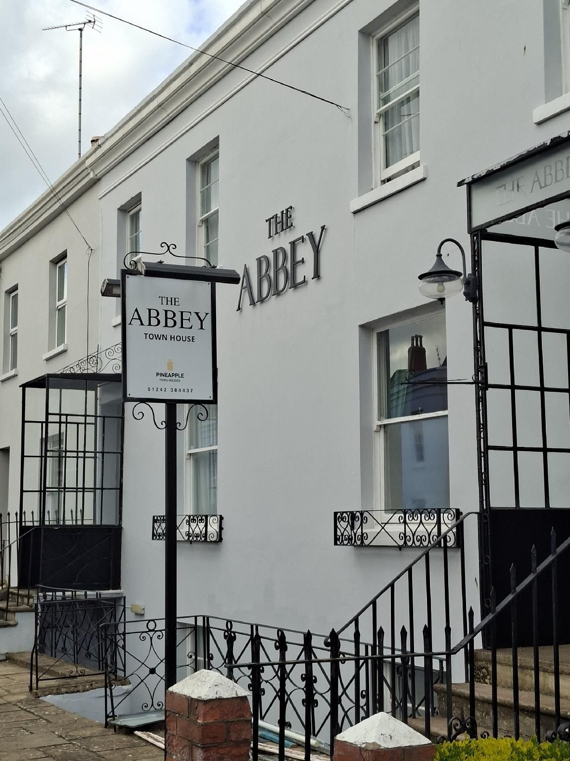 The Abbey - צ'לטנהאם - בניין