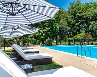 Waterfront Cottage Retreat on 18 Acre Farm, Pool - Royal Oak - Piscina