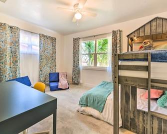 Bright, Pet-Friendly Retreat in Avon Park! - Avon Park - Bedroom