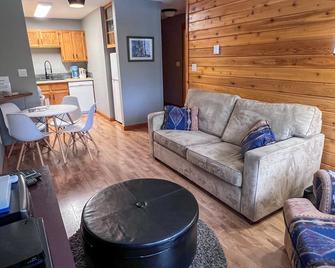 True Ski In Ski Out Location. - Fernie - Living room