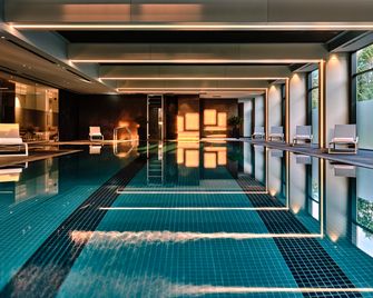 Crowne Plaza Sofia by IHG - Sofia - Piscina