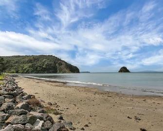Waiwera Beach Getaway - Waiwera - Playa