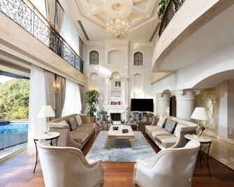 ريكسوس بريميوم بيليك - ذا لاند أوف ليجيندز أكسيس - بيليك - ردهة