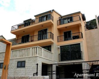 Apartments Rozer - Kotor - Building