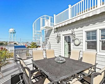 Oceanside Fully Remodeled Home With new Furniture. Only 4 Houses to the Beach! - Beach Haven - Balkon