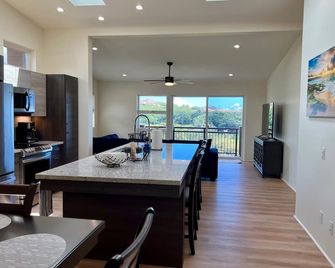 Near Pearl Harbor, Home 'E', Golf Course Views, Clean, Gated, Free Parking, Evse - Honolulu - Dining room