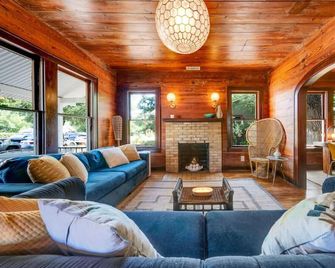 Adorable Historic Home, Super Close to UT, Moody Center, and Downtown - Austin - Sala de estar