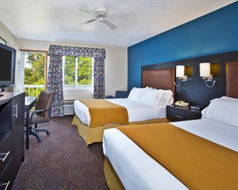 Holiday Inn Express Mackinaw City By IHG - Mackinaw City - Schlafzimmer