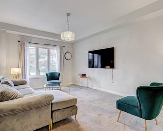 Luxury Living at the Falls - 4 bed house - Niagara Şelalesi - Oturma odası
