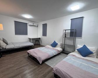 Perfect Staycation for Family and Friends, near the Beach and Islands. - Subic - Bedroom