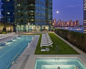 Churchill at Greene Street - Jersey City - Pool