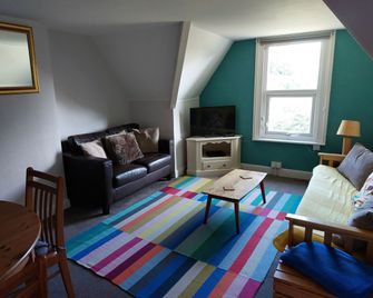 Abbey View Holiday Flats - Torquay - Living room