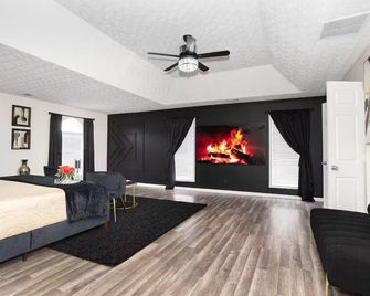 The Noir Escape - McDonough - Bedroom