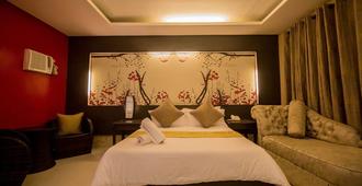 The Red Palm Suites And Restaurant - Butuan - Bedroom