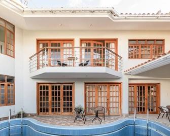Hot Springs pool in historic Baños del Inca, 10 min. from Cajamarca, sleeps 10 - Cajamarca