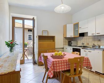 Agriturismo Odorizzi - Tassullo - Kitchen