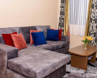 The Lotus Stay-in at Paradise Apartments, Embu - Embu - Living room