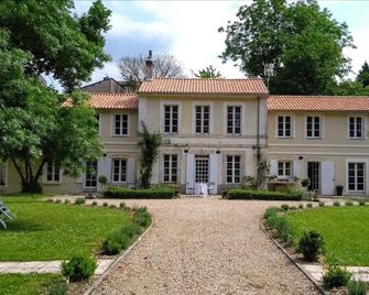 Le Domaine Des Platanes - Bourg-Charente - Building
