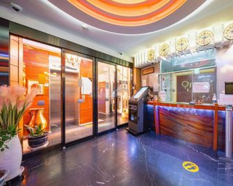 Andong Win Hotel - Andong - Front desk