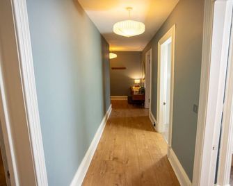 Elegant 3BD Georgian Retreat in Perth City Centre - Perth - Hallway