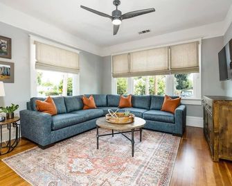 The Main Street House - Designer Napa Home - Napa - Wohnzimmer