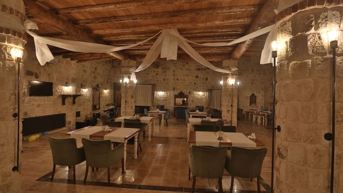 Acropolis Cave Suite