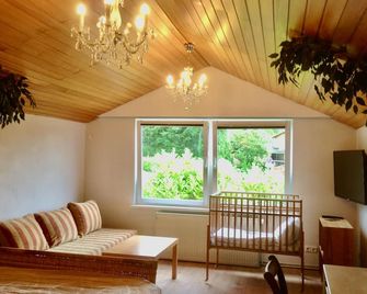 Your cottage by the Sea, 150 meters from the Water - Heikendorf - Wohnzimmer