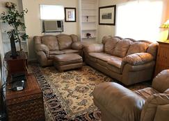 Kanawha city home - Charleston - Living room