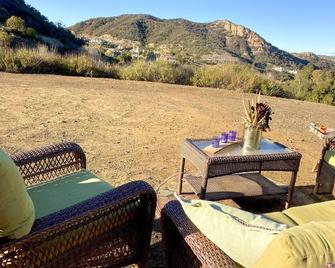 Beautiful 1972 Classic Airstream in Santa Monica Mountains - Westlake Village - Patio