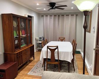 Central to everything Huntsville: Work/Entertainment/Education/Shopping - Huntsville - Dining room