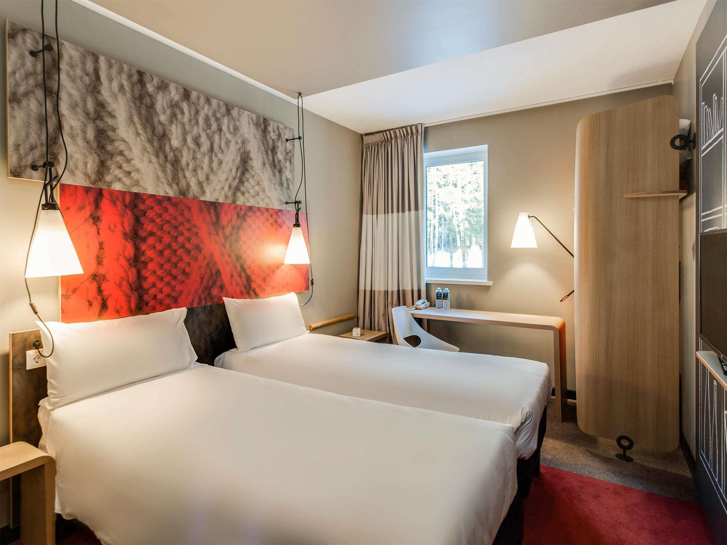 أيبيس إبيرناي سنتر فيل