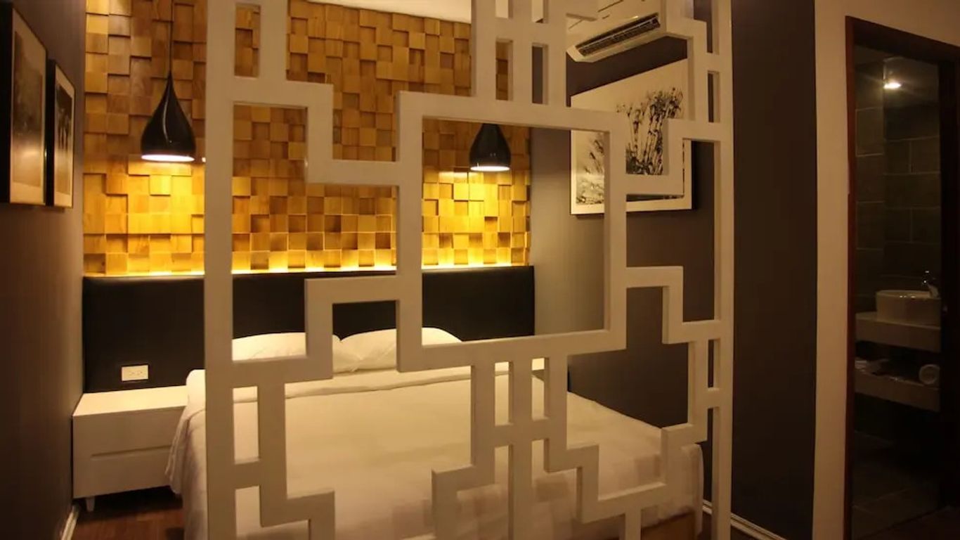 Hanz Friday Royal Hotel