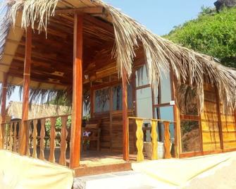 Blue Lagoon Sea Front cottages - Canacona