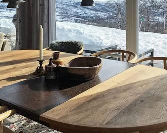 6 person holiday home in Kvalsund - Kvalsund - Comedor