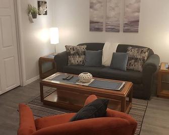 Contractors/Trades - Private Apt in Central Sarnia - Sarnia - Living room