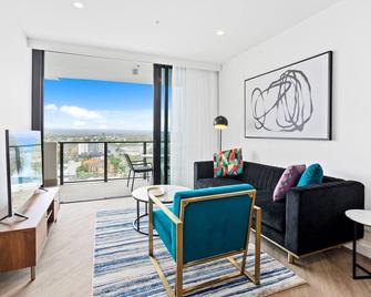 Stay Luxe Southport - Hosted by Coastal Letting Co. - Main Beach - Living room
