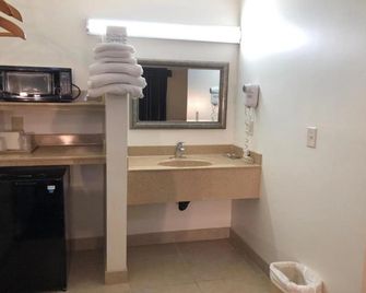 Luxury Inn - Norwalk